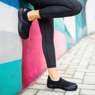 oofos recovery thongs