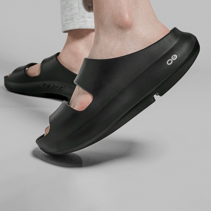 OOFOS Women's OOyea PLUS Slides - Black – oofos.com.au