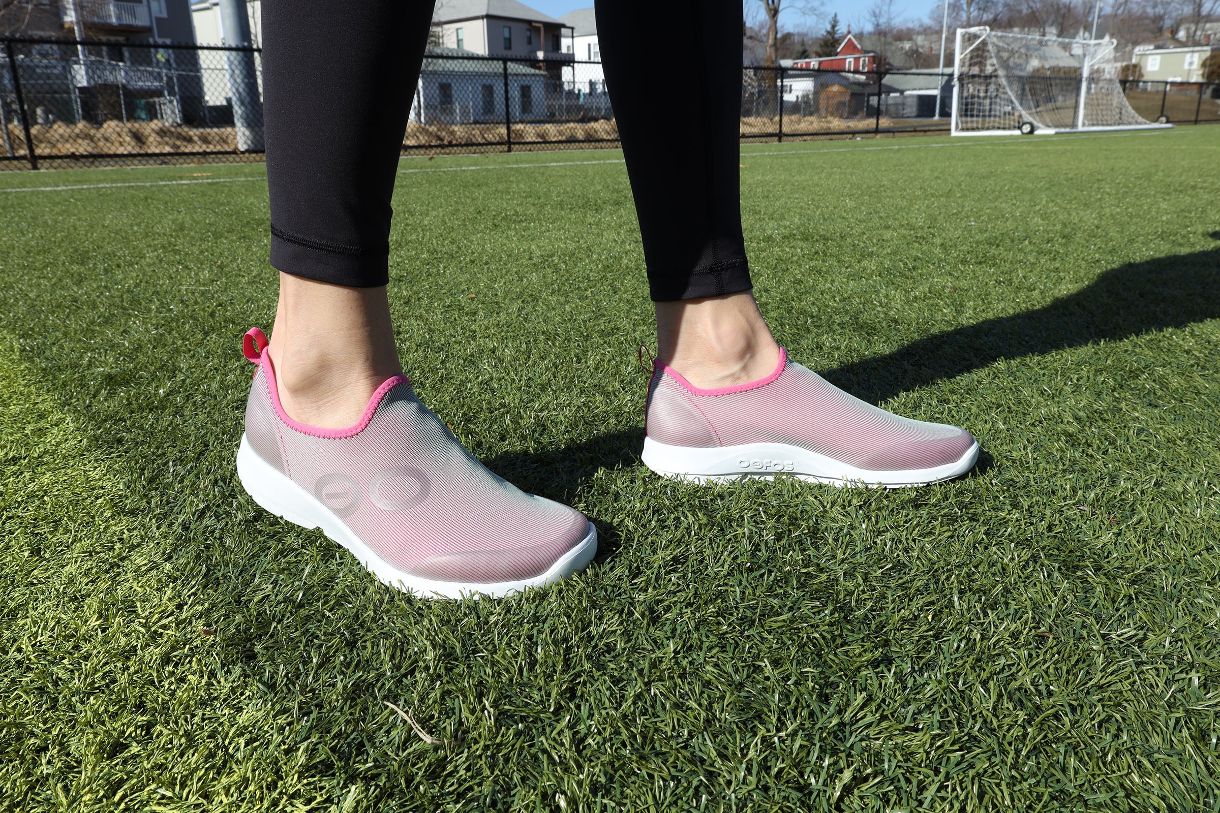 Women's OOmg Sport Low Shoe - Fuchsia